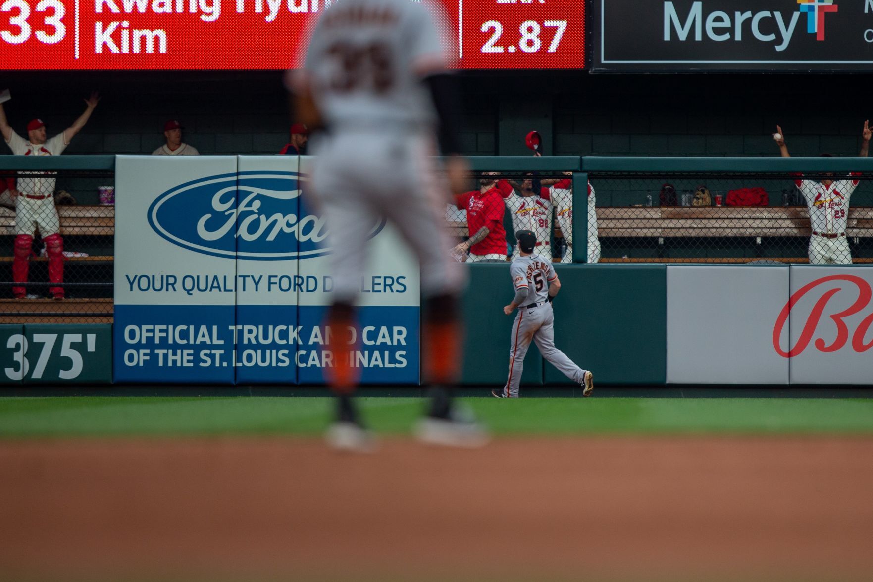 Cardinals try to even up series against Giants